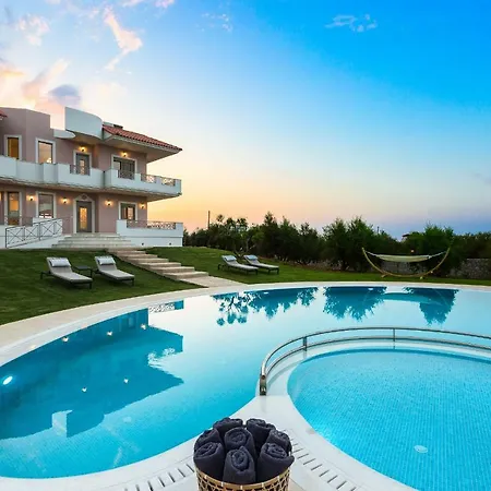 Aelia Residence, Wellness & Leisure With Heated Pool, By Thinkvilla * سْكاليتا