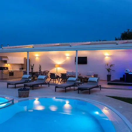Villa Aelia Residence, Wellness & Leisure With Heated Pool, By Thinkvilla Skaleta